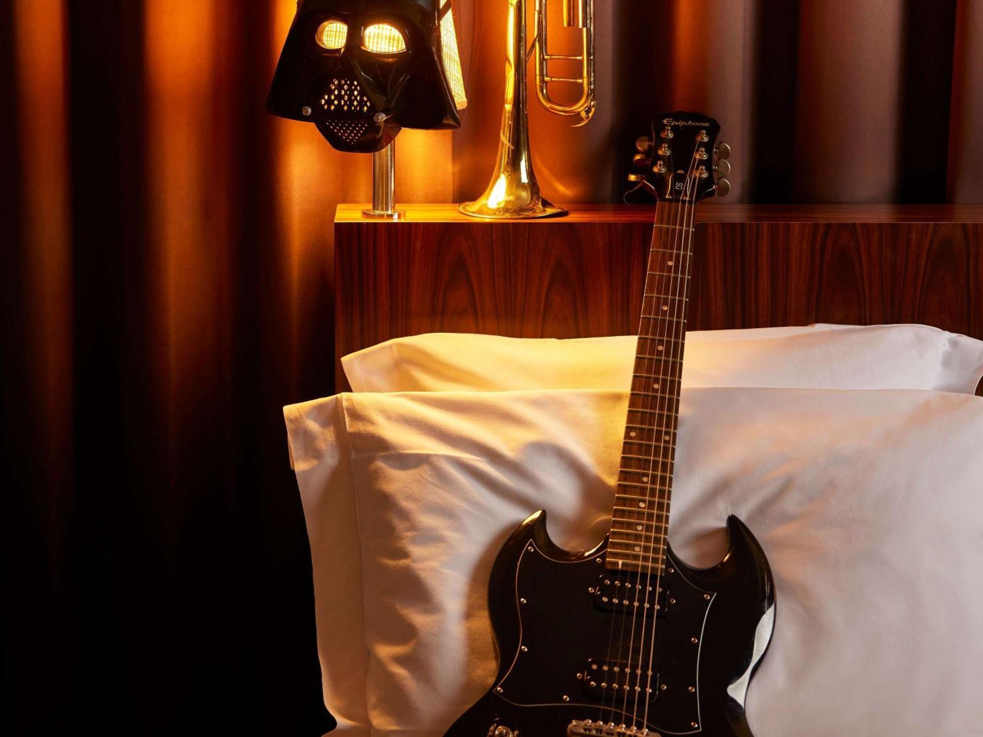 มาม่า เชลเตอร์ ปารีส ตะวันออก Hotel ภายนอก รูปภาพ